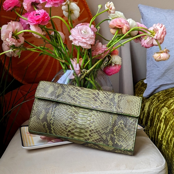 Vivo Genuine Python Clutch - Picture 4 of 11